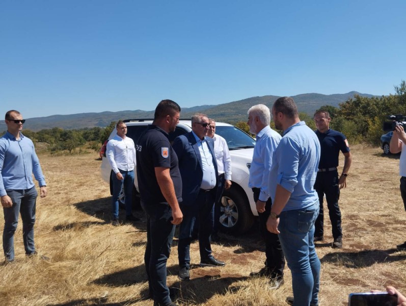 Nakon Tjentišta, stigao u Bileću: Višković u posjeti porodicama koje su bile ugrožene od požara