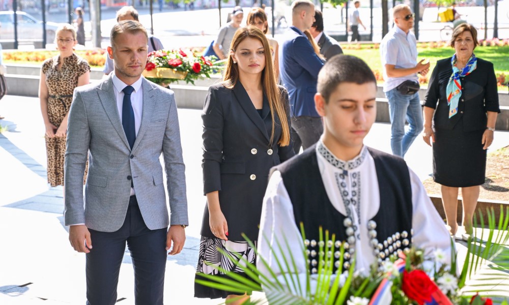 Odata počast velikom književniku: Stanivuković položio vijenac na Spomenik Petru Kočiću