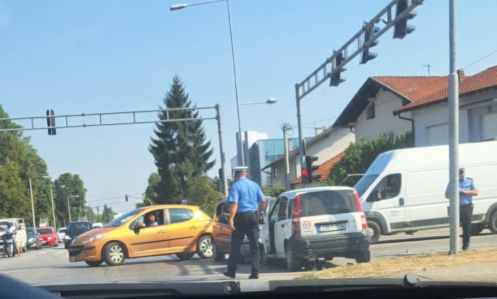 Zasad ne krećite prema Lazarevu: Još jedna saobraćajka u Banjaluci FOTO