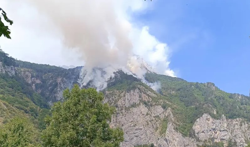 Čančar se oglasio iz NP Sutjeska: Situacija trenutno stabilnija, ne vidi se otvoren plamen