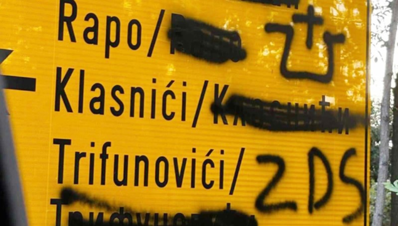 Ispisani ustaški simboli: Precrtana ćirilica na dvojezičnim tablama u Hrvatskoj