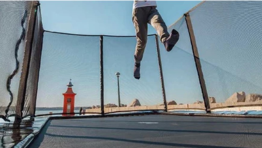 Dječak (10) preminuo: Pozlilo mu dok je skakao na trampolini