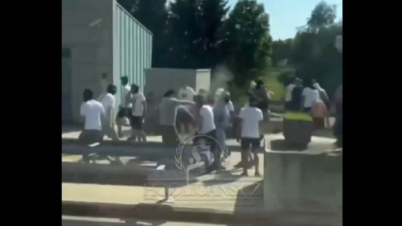 Haos u komšiluku: Hrvatski huligani se tukli nasred auto-puta FOTO/VIDEO