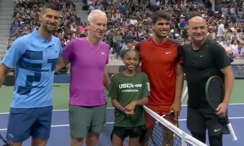 Sastali se bivši i sadašnji igrači: Agasi “pecnuo” Novaka na egzibicionom meču VIDEO