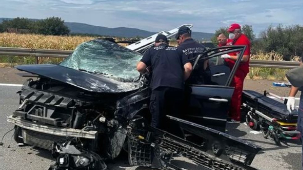 Automobil potpuno smrskan: Vatrogasci izvlačili povrijeđene FOTO