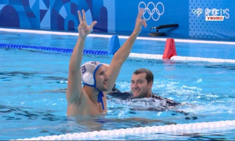 Veoma emotivan trenutak: Evo kako su srpski vaterpolisti proslavili istorijski uspjeh FOTO/VIDEO