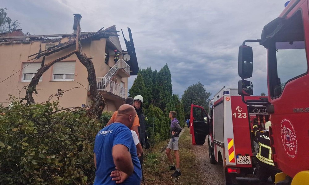 Krovna kontrukcija izgorjela u potpunosti: Grom izazvao požar na kući u Čelincu FOTO