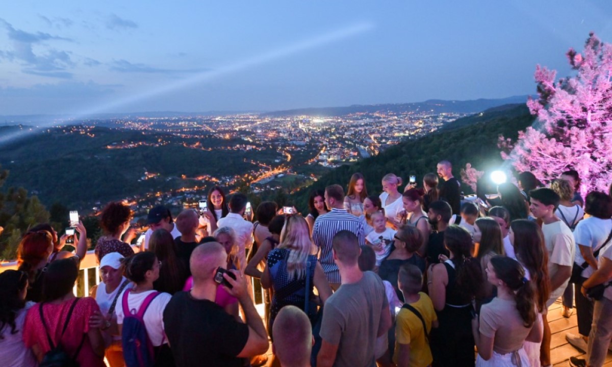 Kao na dlanu: Brojni Banjalučani na otvaranju vidikovca FOTO