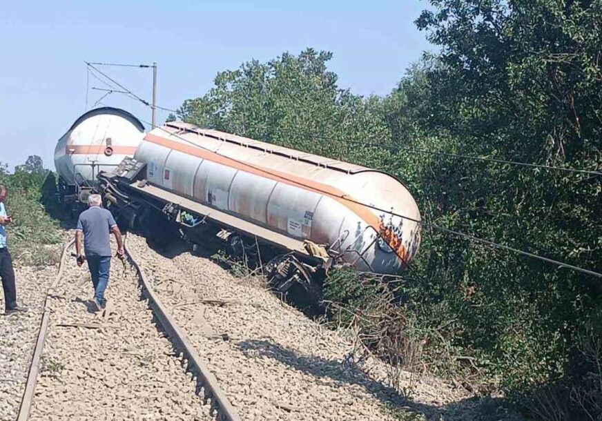 Ekipe ŽRS na terenu: Iskliznuo vagon sa pruge