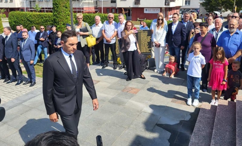 Kumovao u Palama! Vulin pitao Konakovića: Što mi zabranjuješ, kad ne možeš da zabraniš