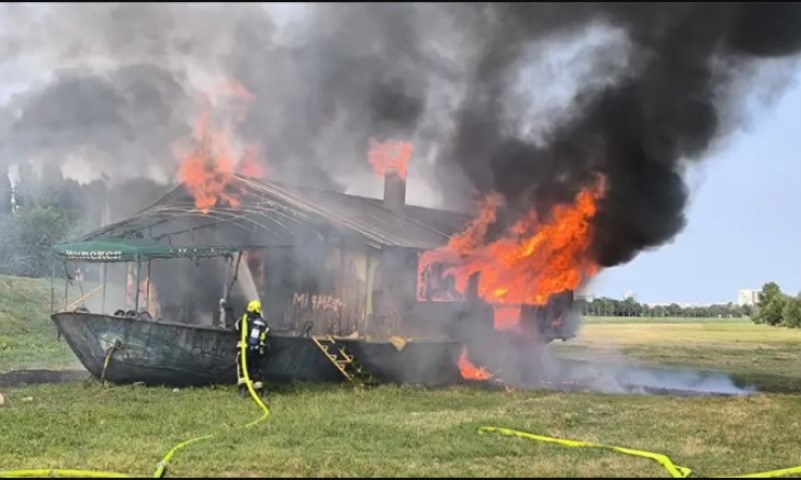 Drama u Zagrebu: Zapalio se brod na nasipu rijeke Save
