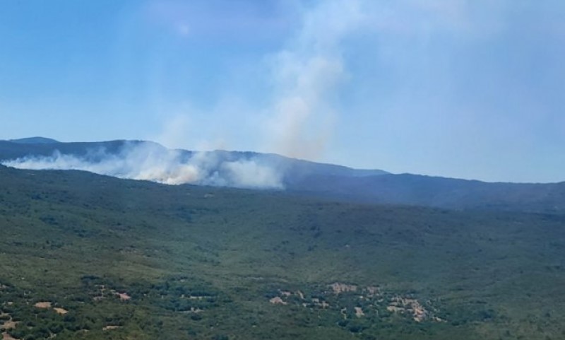 Požar u Bileći još aktivan, ali pod kontrolom! Višković: Srpska će kupiti još jedan helikopter