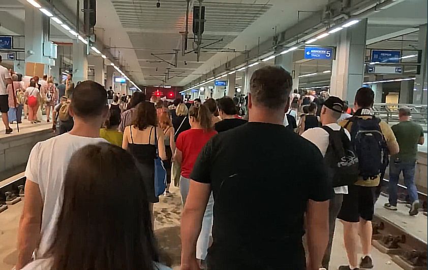 Propala blokada u Beogradu: Policija izbacila učesnike protesta sa željezničkih stanica VIDEO