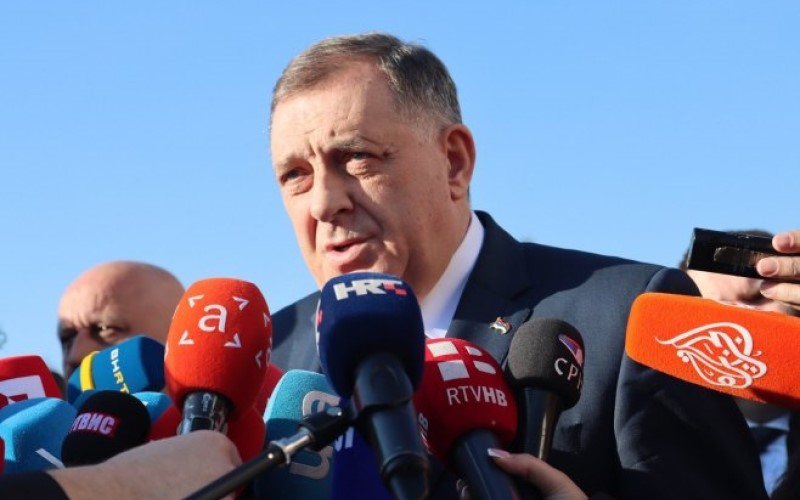 Dodik poručio: Muslimanska ratna zastava na srpskom stratištu sunovrat civilizacije