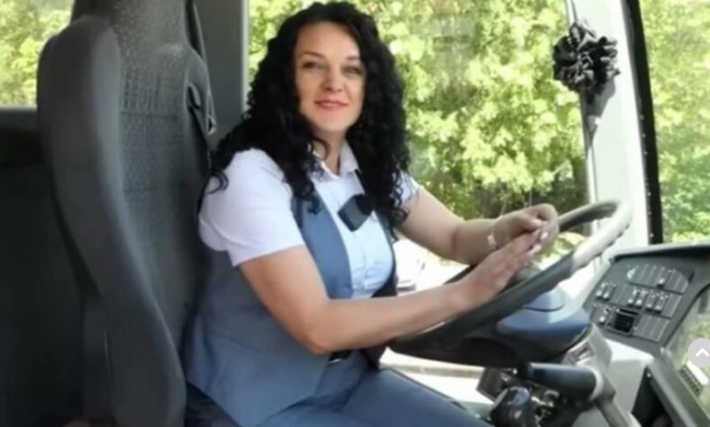 Žena za volanom autobusa u BiH: Majka troje djece i baka ostvarila djevojački san VIDEO