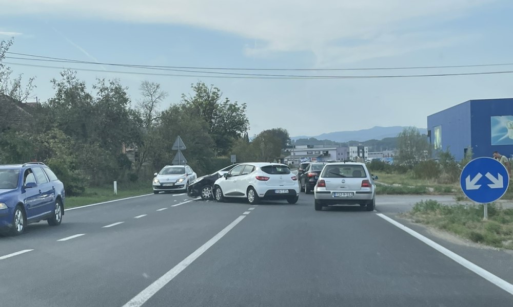 Saobraćaj otežan, vozila na putu: Saobraćajka u Ramićima