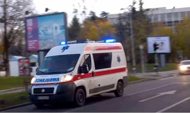 Oprez zbog nesreće: Težak sudar tri vozila, trojica muškaraca hitno prebačena u bolnicu