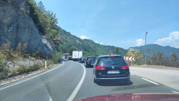 Čeka se duže od pola sata: Kilometarske kolone kod Jablanice