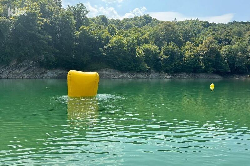 Specijalci na terenu: Počelo izvlačenje helikoptera iz Jablaničkog jezera