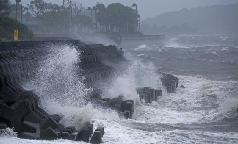 U Vijetnamu evakuacije: Zatvoreni aerodromi i škole zbog dolaska tajfuna VIDEO