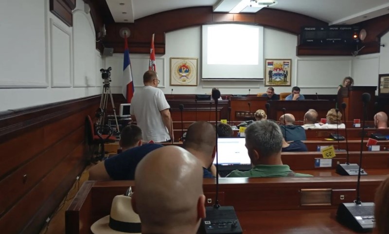 Burna rasprava o Ćiriličnom parku: Nema dozvole, Grad ne odustaje, stanari traže obustavu radova