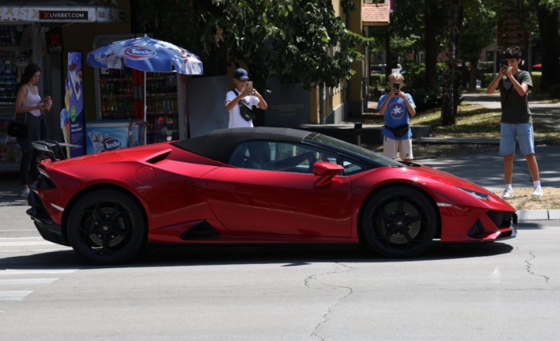 Ne okreću se Banjalučani samo za lijepim ženama: Kakve automobile možemo vidjeti na ulicama
