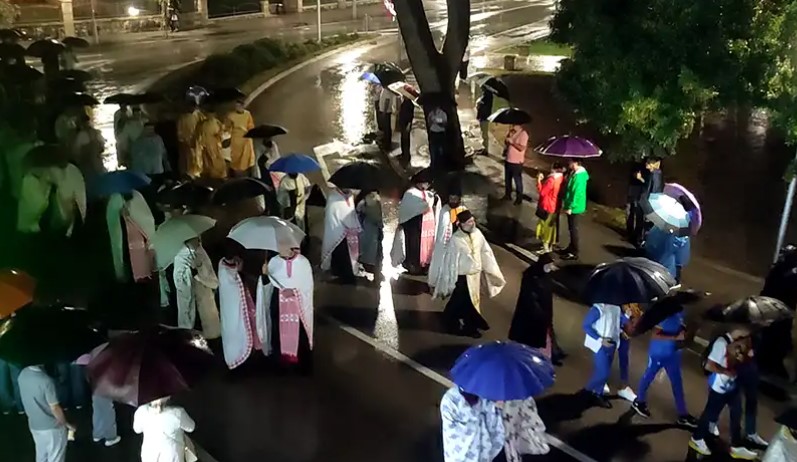 Povodom slave grada: Ulicama Trebinja krenula svečana litija, učestvuje i predsjednik Srpske VIDEO