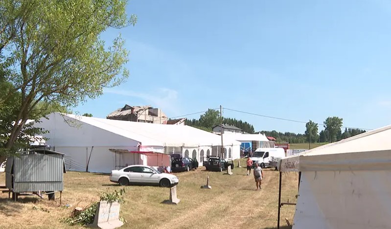 Šatori podignuti, stolovi postavljeni: Zbor na Manjači na staroj lokaciji, pripreme se privode kraju