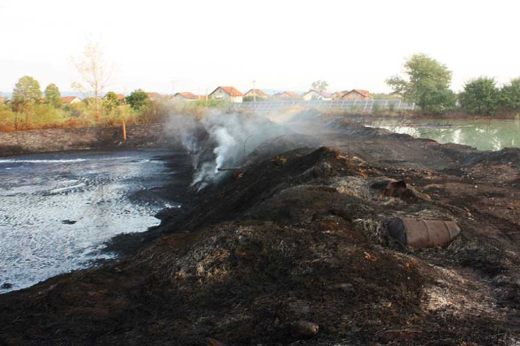 Život kraj gudronske jame u Modriči: “Od djetinjstva se sjećam požara i mirisa hemikalija”