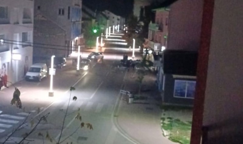 Bahatost sije strah! “Mercedesom” divljao kroz centar – vozilo završilo na krovu, ima povrijeđenih