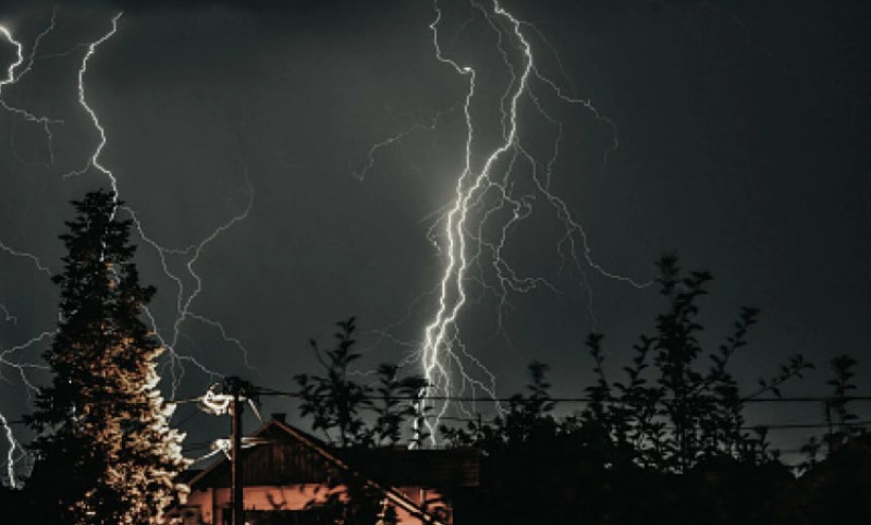 Kroz ovaj dio svijeta protutnjala strahovita oluja: Broj žrtava povećan na sedam