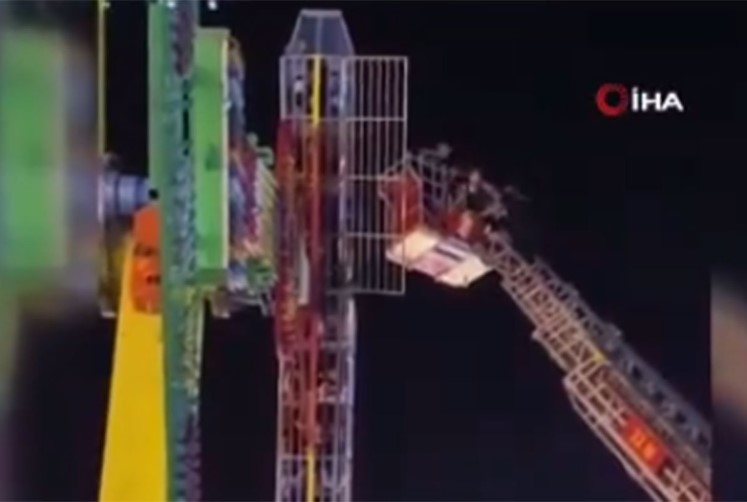 Užas u zabavnom parku: Ljudi visili naglavačke VIDEO