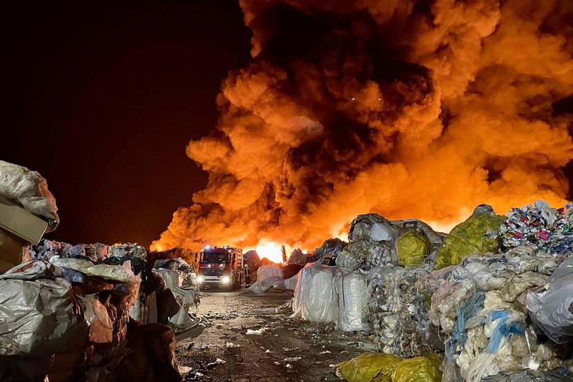 Ugašen požar u fabrici Drava internacional u Osijeku