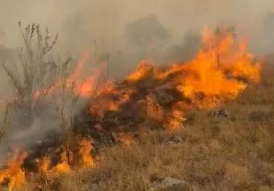 Borba protiv vatre: Aktivan požar između Mostara i Čitluka