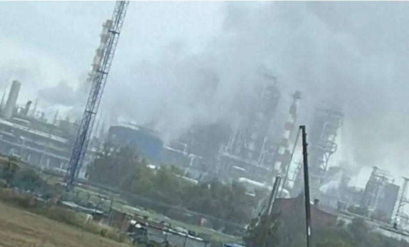 Smrtonosan požar u rafineriji nafte: Jedan radnik poginuo, šest ih je povrijeđeno VIDEO