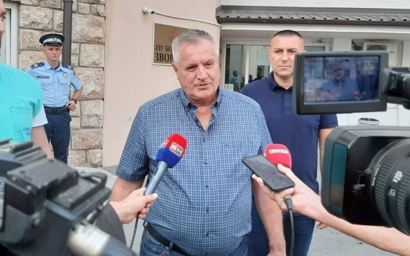 Višković nakon saobraćajke: Zahvaljujući Bogu i prisebnosti vozača završilo se na materijalnoj šteti