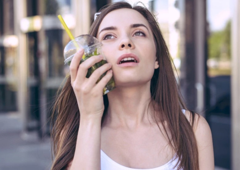 Više štete nego koristi: Zbog čega je pogrešno piti hladna pića na visokim temperaturama?
