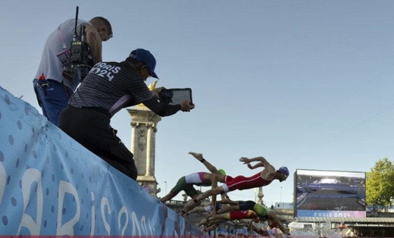 Skandal trese Pariz: Takmičari završili u bolnici nakon plivanja u Seni