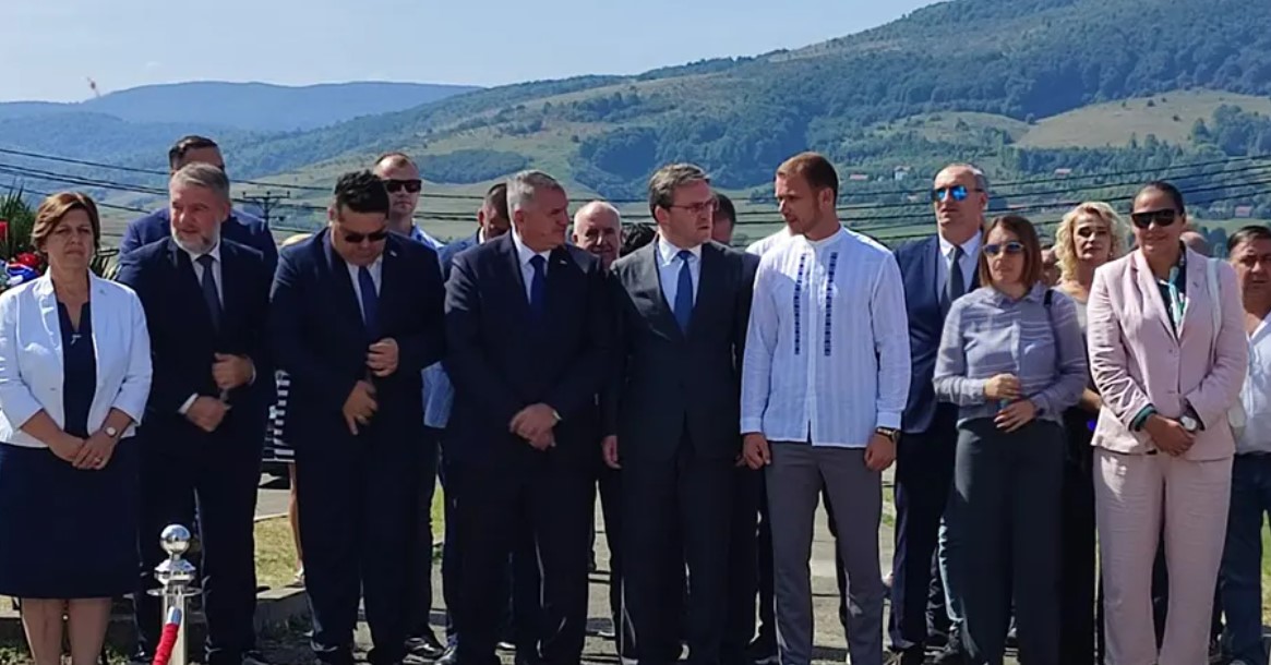 Brojna delegacija u Stričićima: Položeni vijenci junacima otadžbine