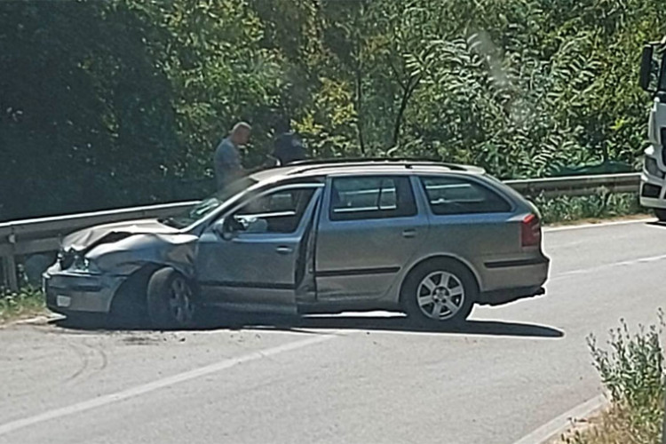 Detalji saobraćajke kod Banjaluke: Tri osobe povrijeđene u sudaru dva automobila