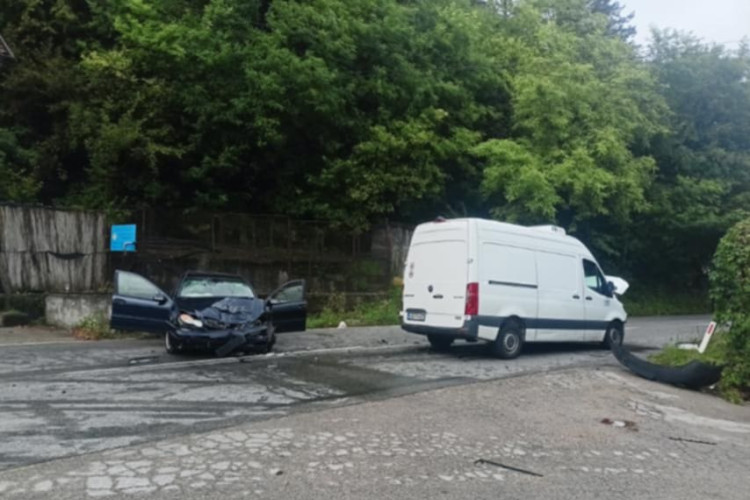 Detalji nesreće kod banjalučkog restorana: Povrijeđeni prevezeni u UKC, saobraćaj obustavljen