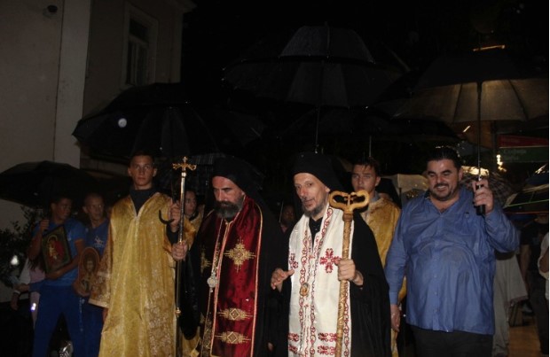 Vladika Metodije nakon svečane litije povodom krsne slave Trebinja: Ne može biti ljudi bez Boga