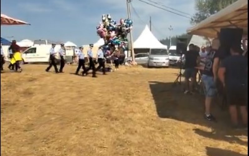 Policija gasi muziku na Kočićevom zboru: Čeka se dolazak Dodika i veliko finale manifestacije VIDEO