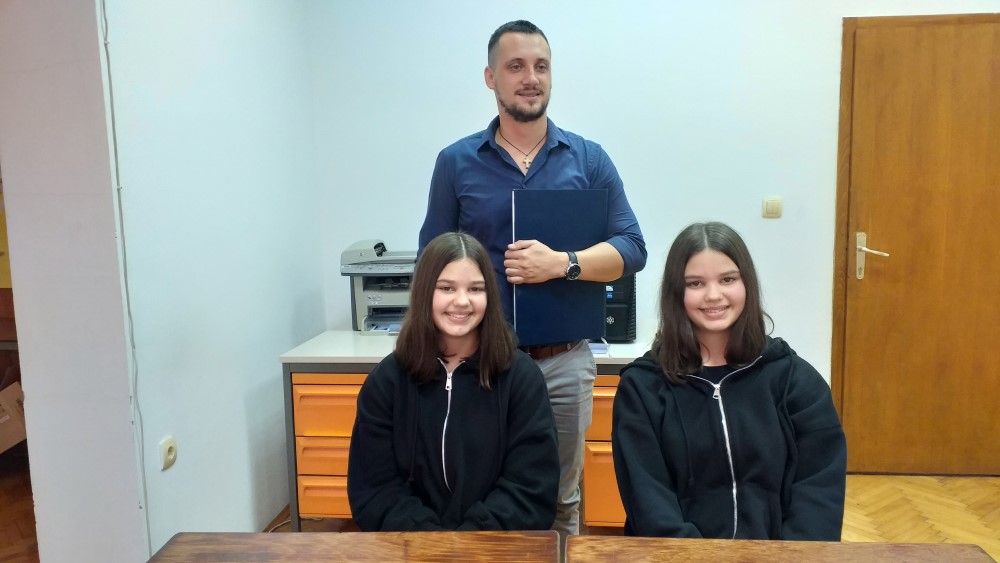 Svaka čast! Bliznakinje Ana i Marija donirale kosu za djecu oboljelu od raka FOTO