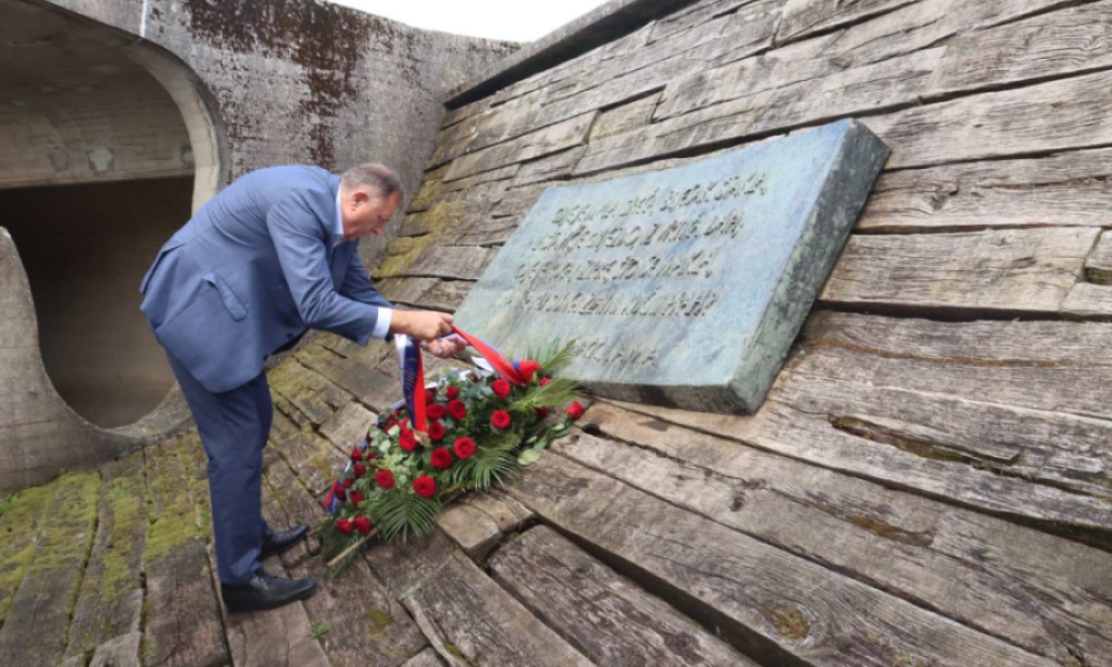 Pomen ubijenim:  Dodik položio vijenac na spomenik jasenovačkim žrtvama