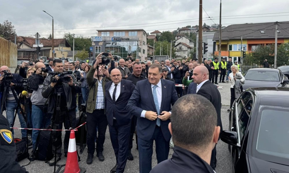 Dočekani gromoglasnim aplauzom: Dodik i Lukić stigli u Sud BiH FOTO/VIDEO