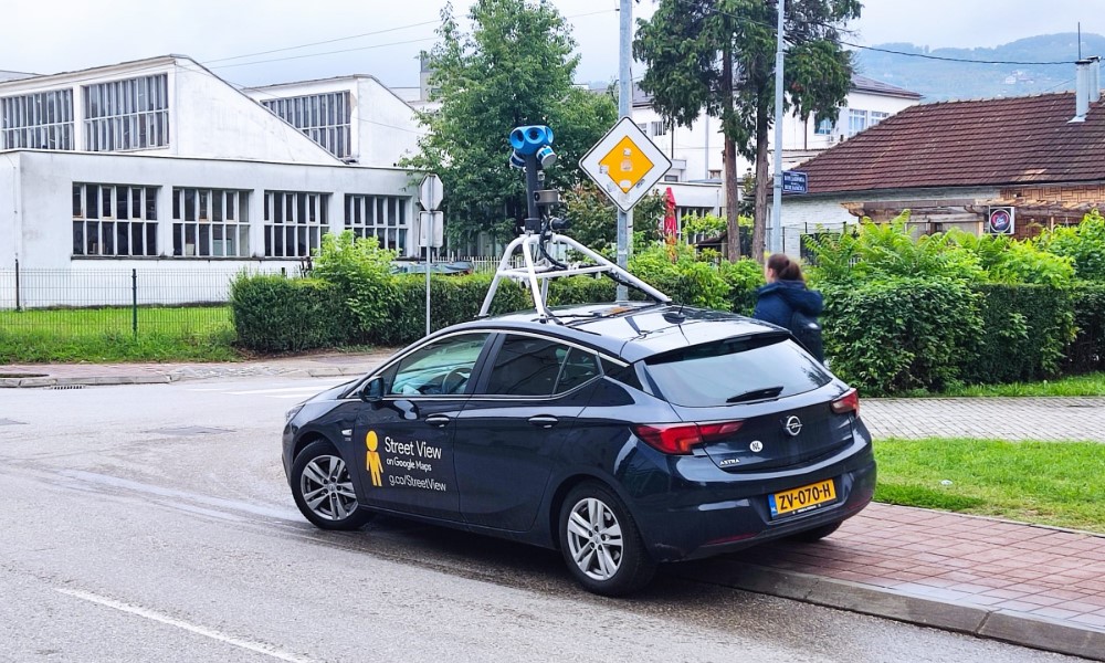 Ukrasite izloge, popravite frizure: “Google street view” automobil snima ulice u centru Banjaluke FOTO/VIDEO