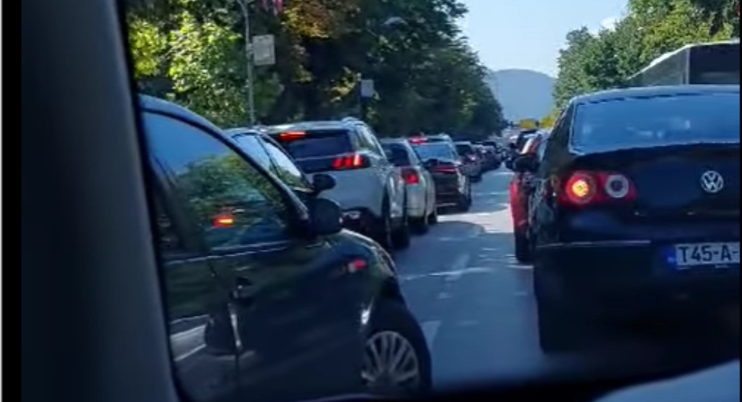 U Banjaluci ništa novo: Opet nepregledne kolone vozila VIDEO
