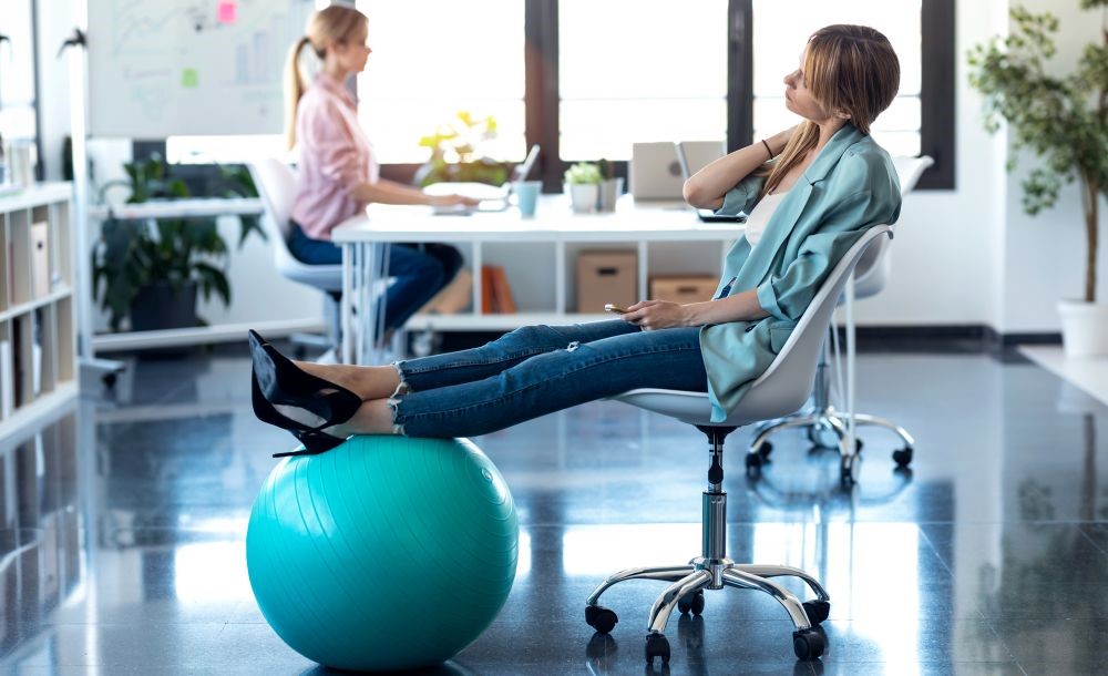 Joga na stolici: Savršene vježbe za kancelarijski posao