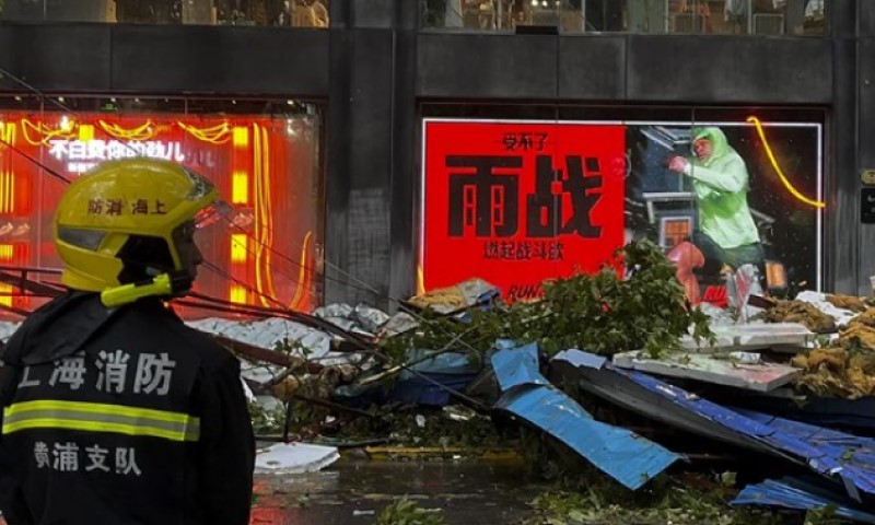 Opšta katastrofa na ulicama: Najnaseljeniji grad na svijetu pogodio najjači vjetar u zadnjih 70 godina VIDEO